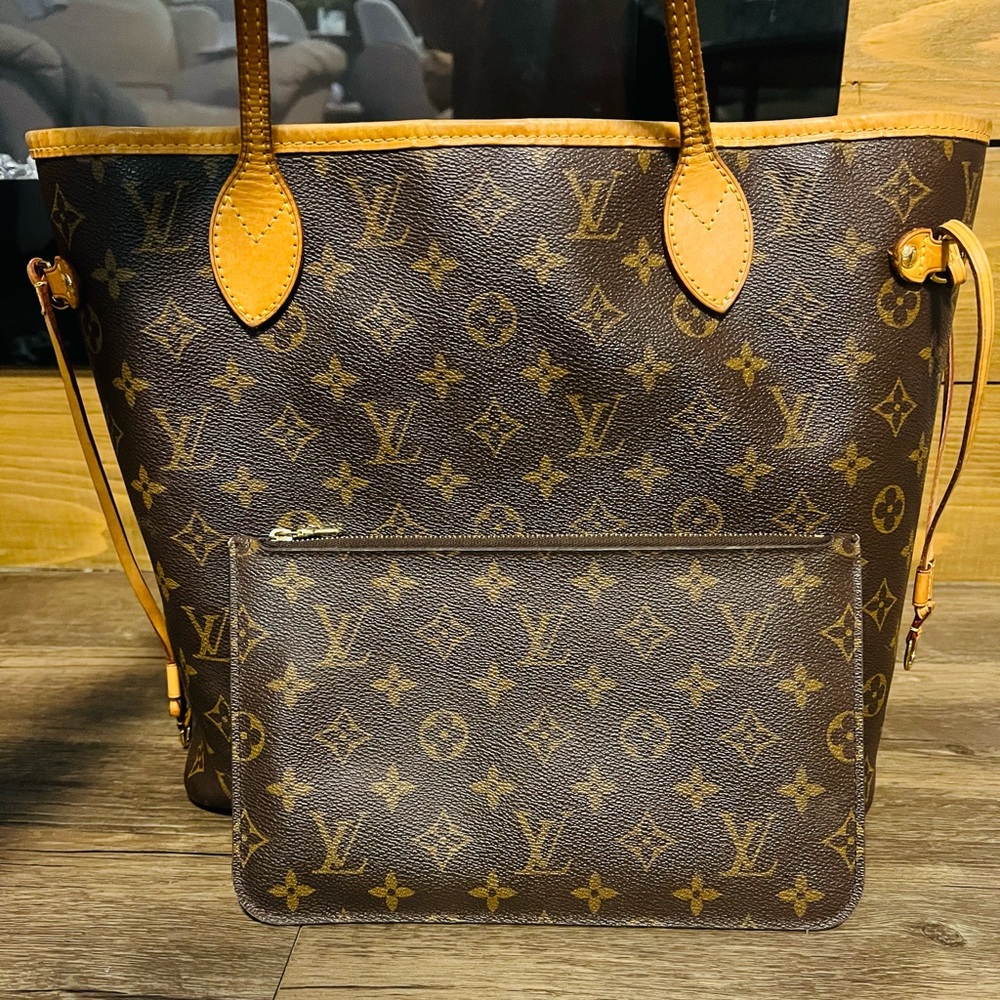 Louis Vuitton MM Neverfull